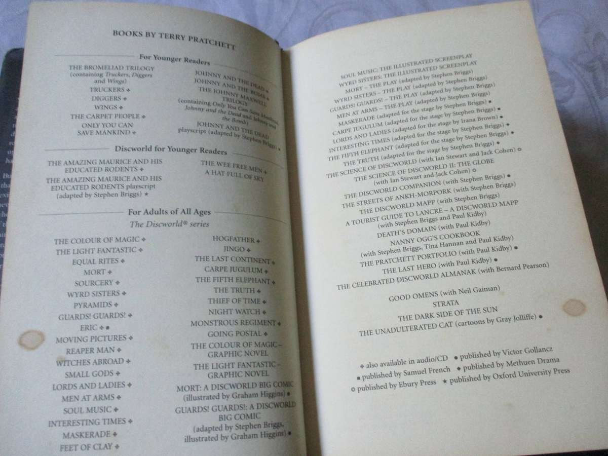 THE COLOUR OF MAGIC -  TERRY PRATCHETT - H/C - COMMEMORATIVE 21ST ANNIVERSARY EDITION