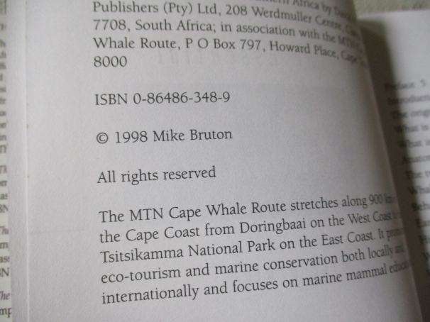 THE ESSENTIAL GUIDE TO WHALES IN SOUTHERN AFRICA - MIKE BRUTON