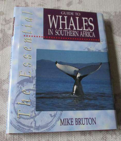 THE ESSENTIAL GUIDE TO WHALES IN SOUTHERN AFRICA - MIKE BRUTON