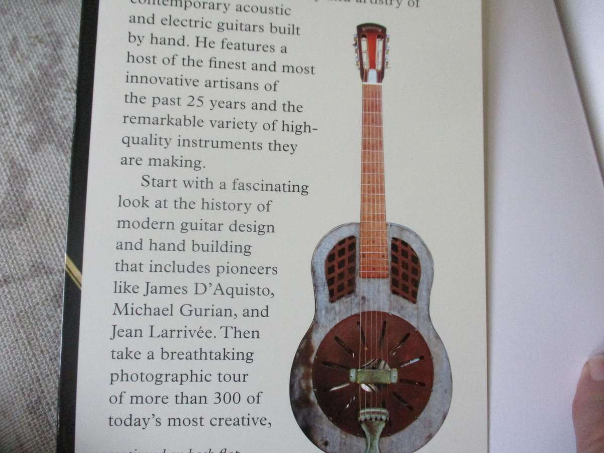HAND MADE HAND PLAYED - THE ART & CRAFT OF CONTEMPORARY GUITARS - ROBERT SHAW