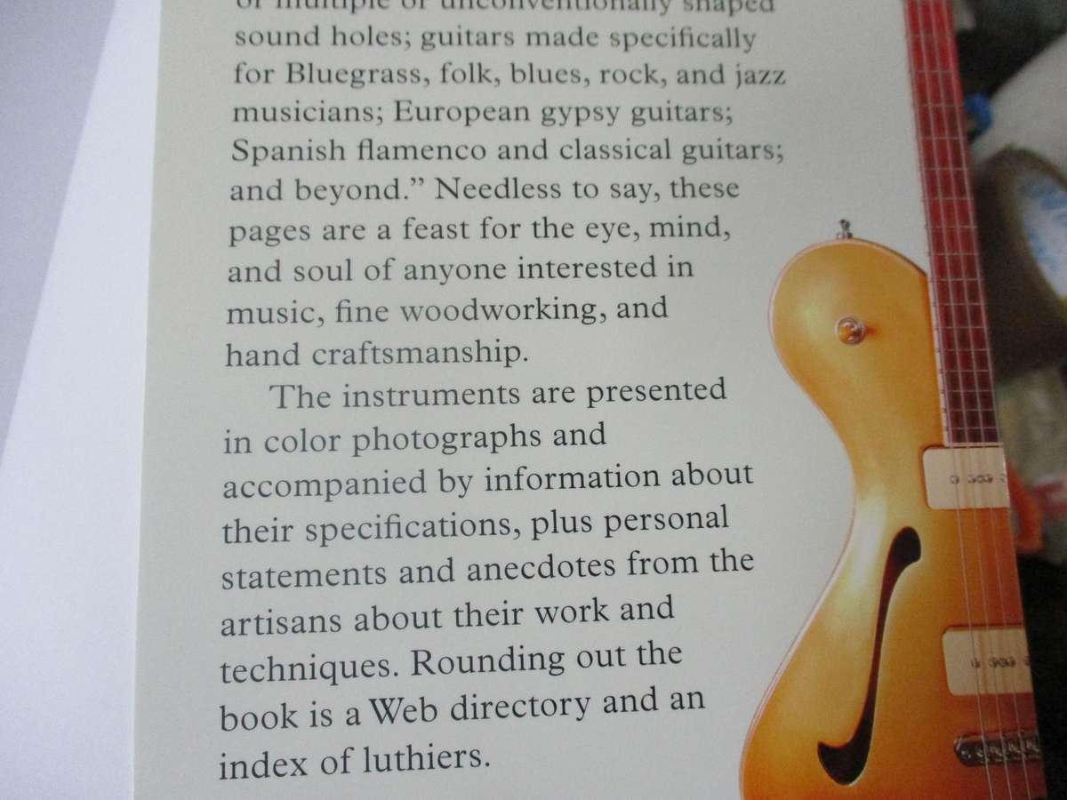 HAND MADE HAND PLAYED - THE ART & CRAFT OF CONTEMPORARY GUITARS - ROBERT SHAW