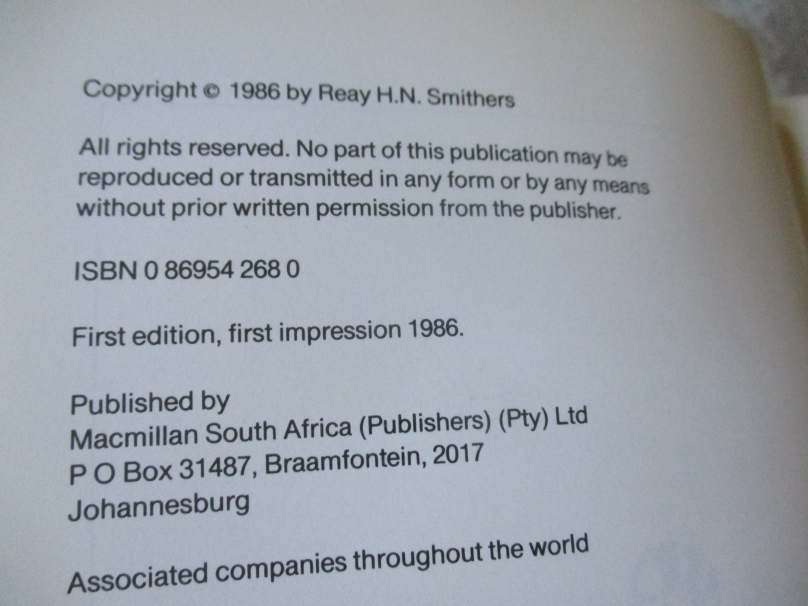 THE MAMMALS OF SOUTHERN AFRICA - A FIELD GUIDE - REAY H N SMITHERS