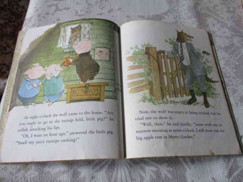 THE THREE LITTLE PIGS - A LITTLE GOLDEN BOOK