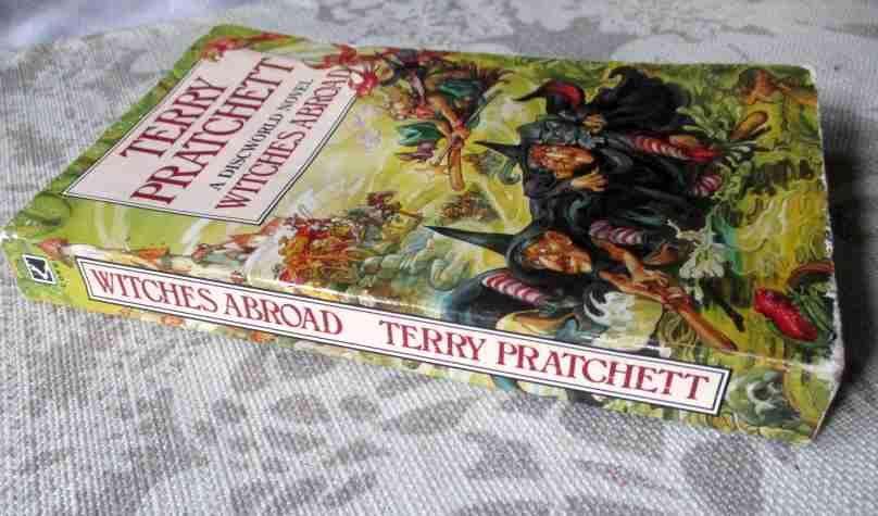Witches Abroad - Terry Pratchett - Discworld Novel