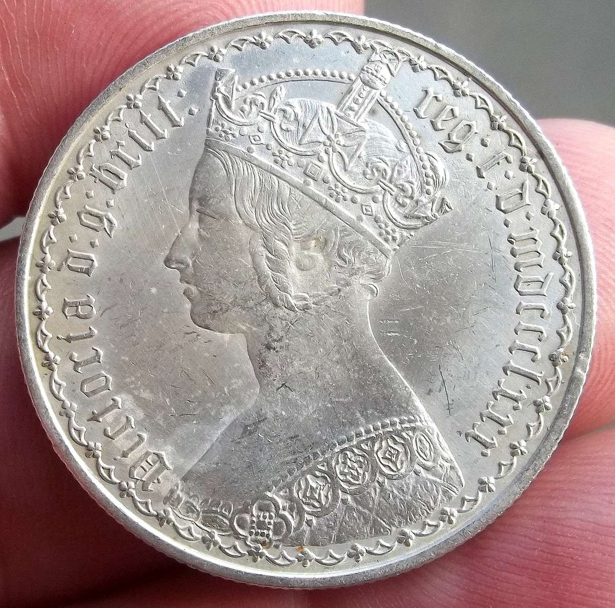 **R1 Auction** British Gothic Florin 1880 - aUNC condition