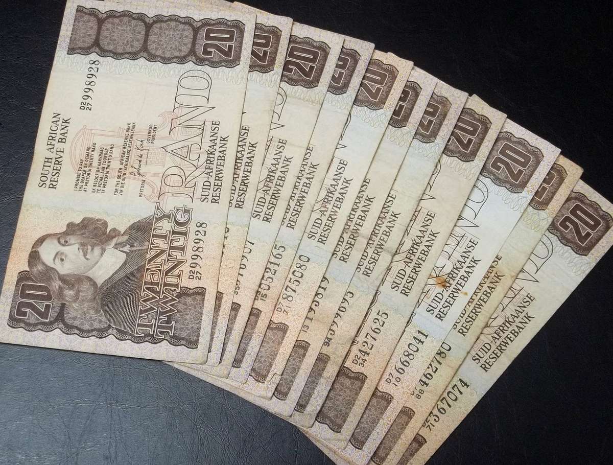 **R1 Auction** SA 20 Rand mid 1980's x11 - bid per note