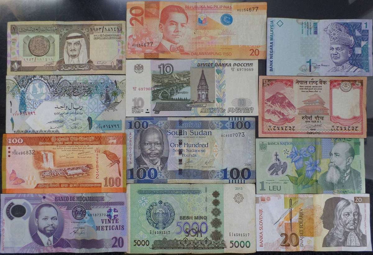 Lot of 12 International bank notes