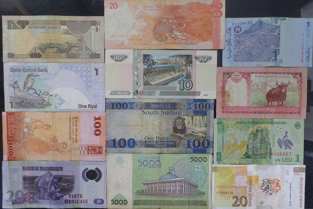 Lot of 12 International bank notes