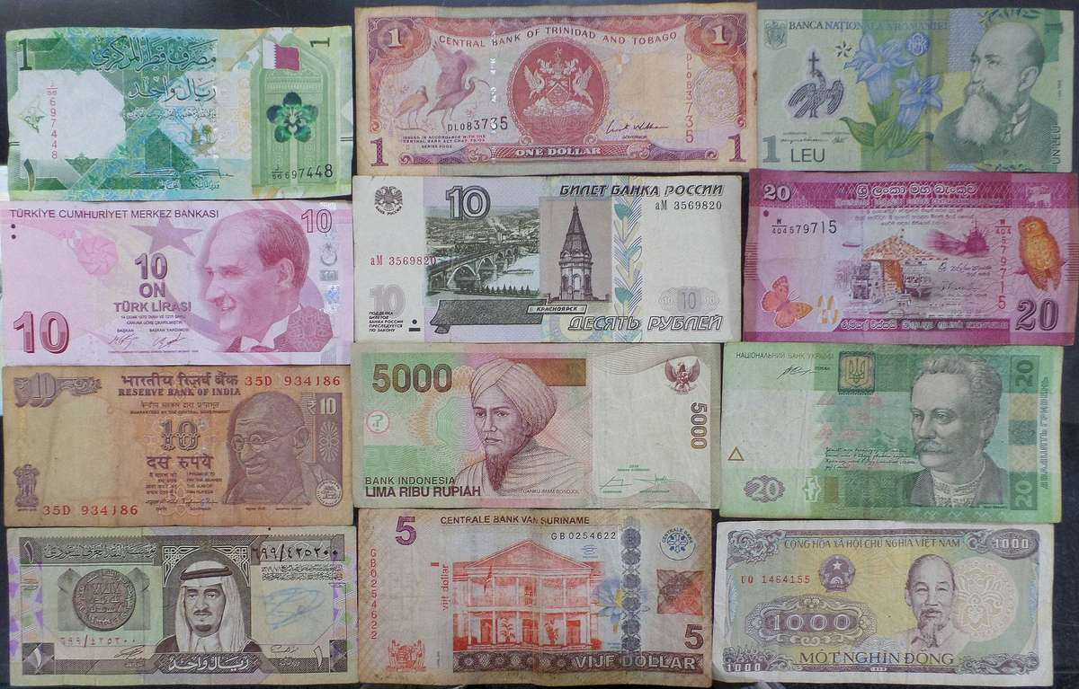 Lot of 12 International bank notes