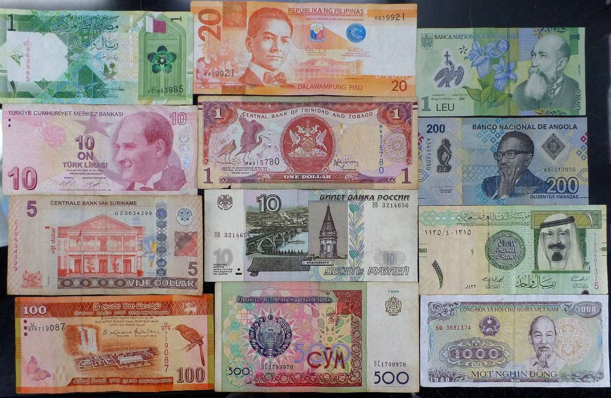 Lot of 12 International bank notes