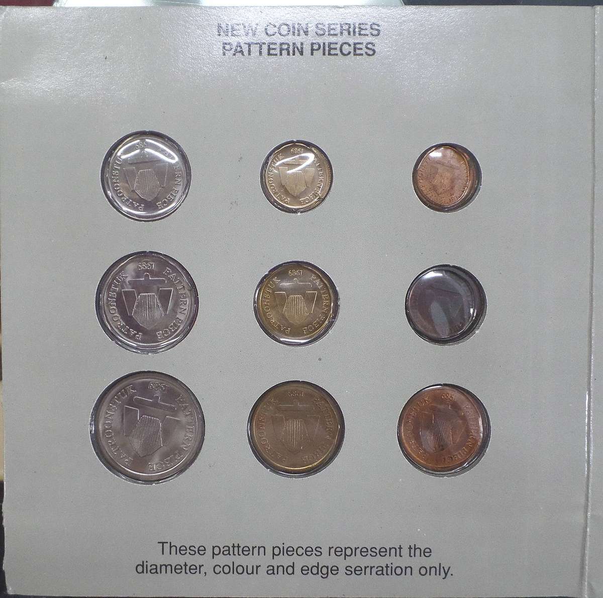 *R1 Auction* SA Mint new pattern piece folder