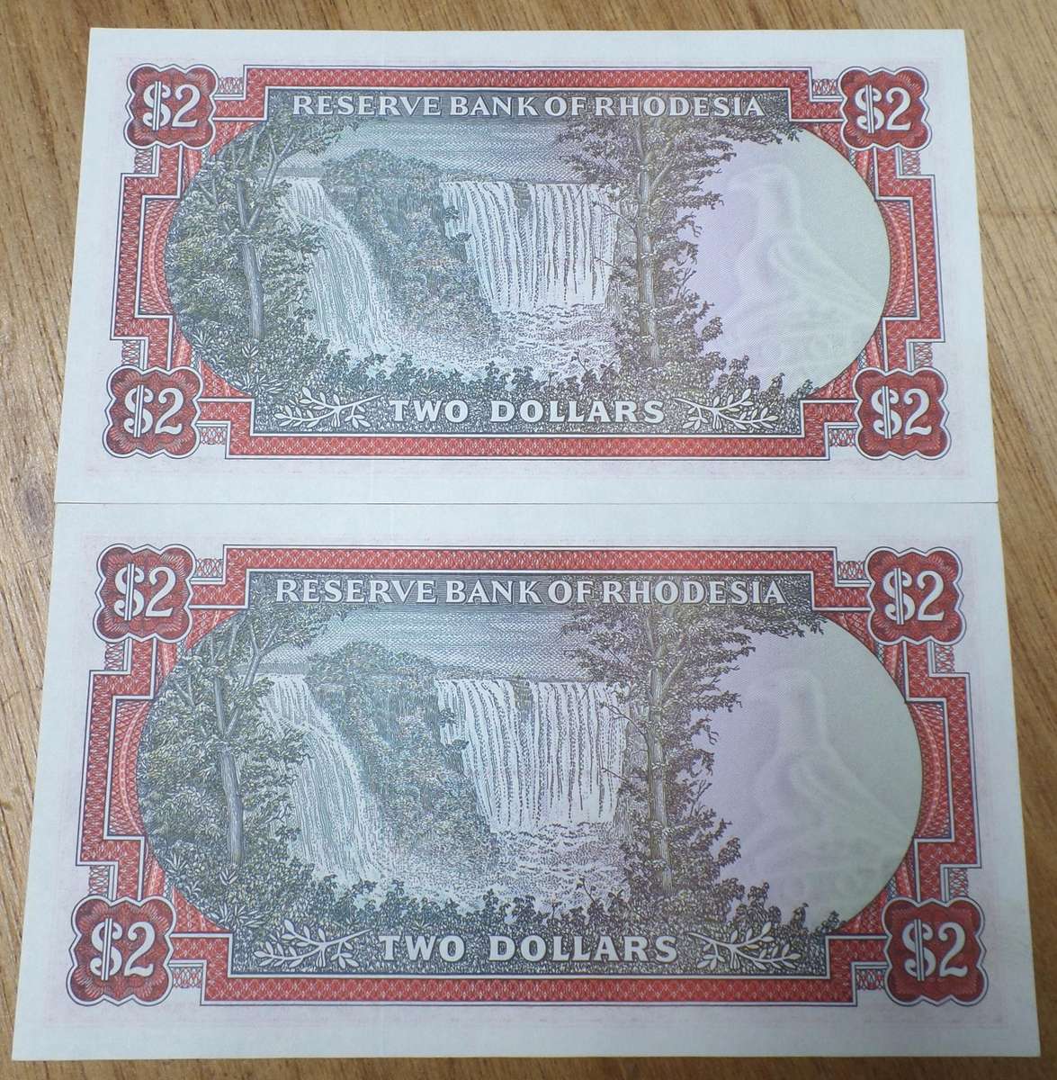 *R1 Auction* Pair of Rhodesia 2 Dollars 1979 - UNC condition