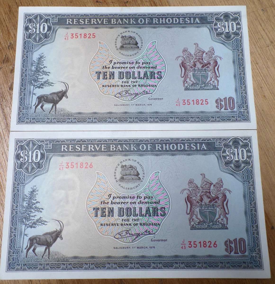 *R1 Auction* Pair of Rhodesia 10 Dollars 1976 - UNC condition