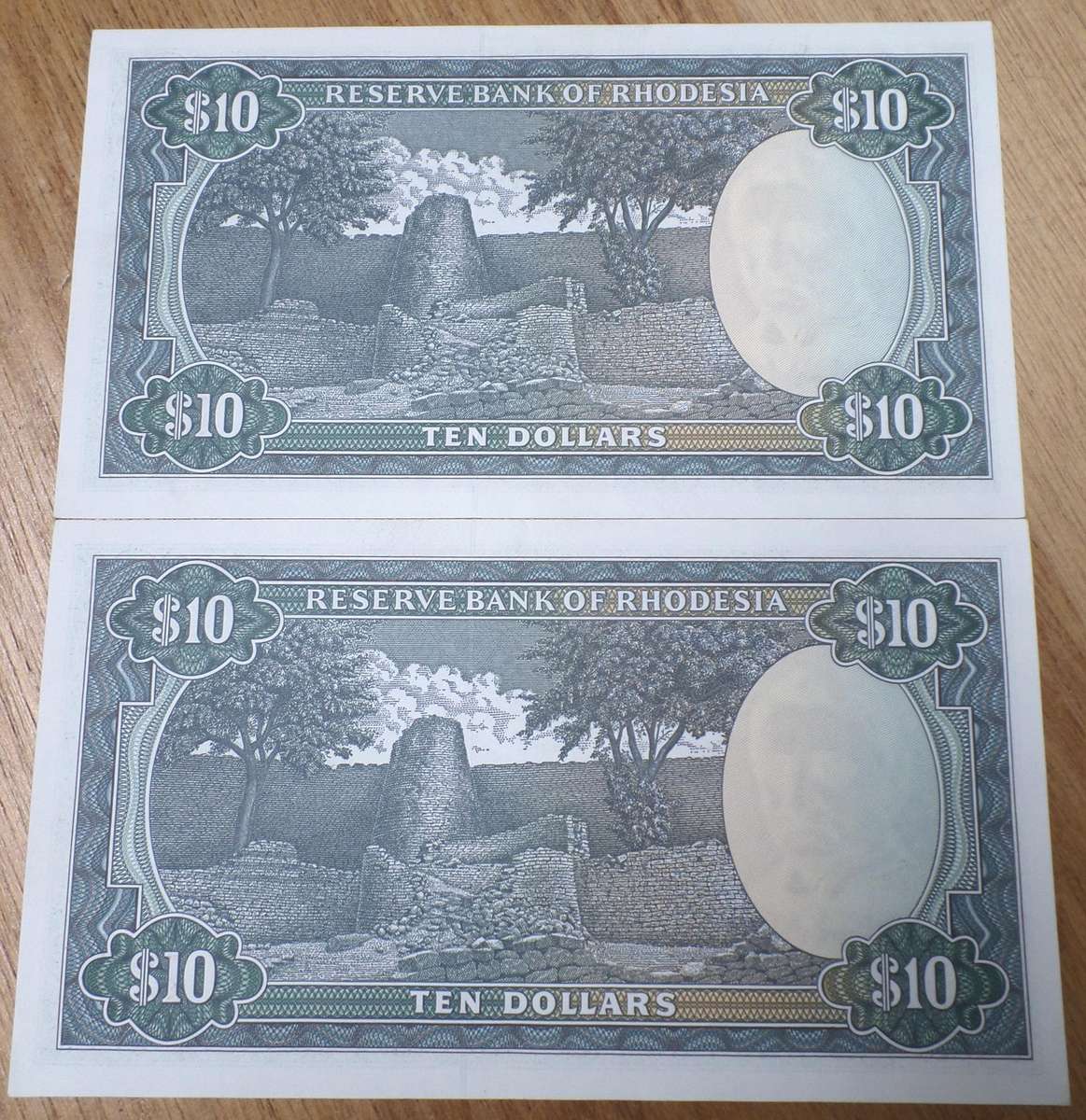 *R1 Auction* Pair of Rhodesia 10 Dollars 1976 - UNC condition