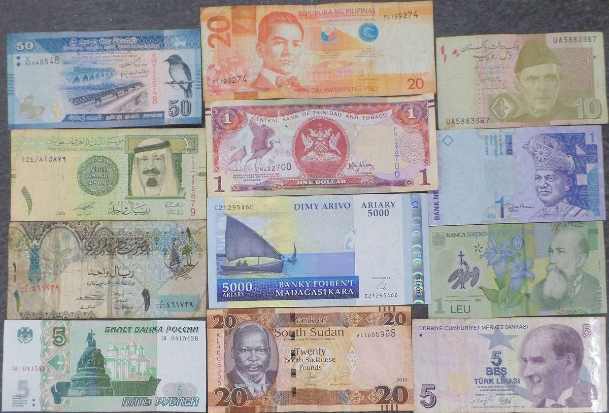 Lot of 12 International bank notes