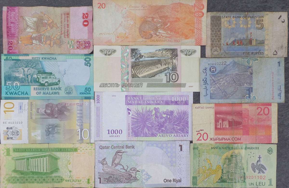 Lot of 12 International bank notes