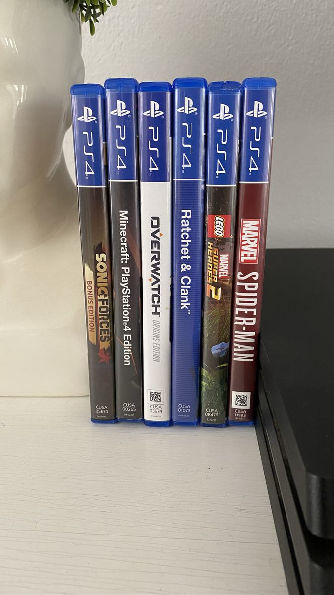 Sony Playstation 4 Pro - 1TB + 3 Controllers / 6 Games