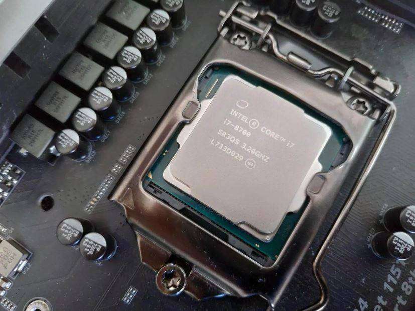 Intel Core i7-8700 3.20 GHz + Intel Cooler