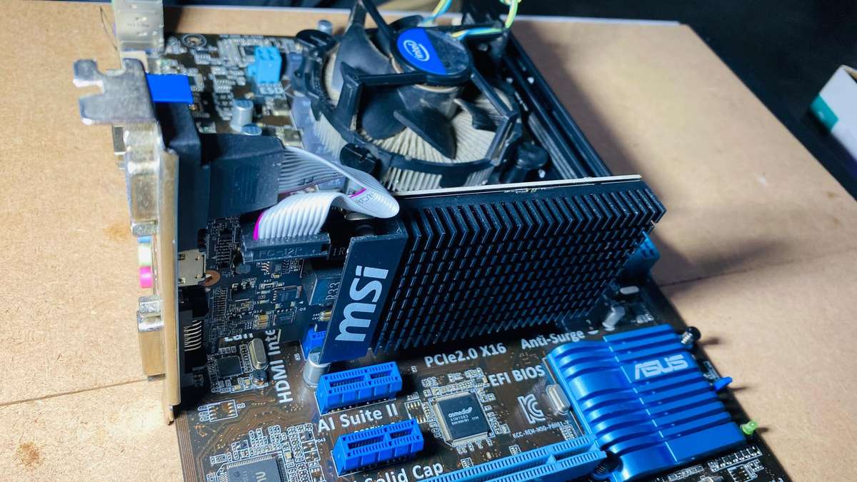 Intel Core i3-2320 3.0Ghz / 8GB Corsair XMS3 DDR3 / Nvidia GeForce GT710 / ASUS P8H61-V Motherboard