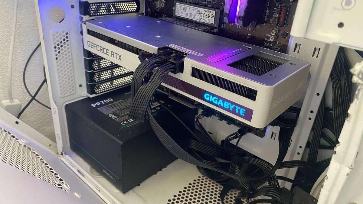 GAMING PC - CORE i7 9700 / RTX 3060TI / 24GB DDR4 RAM / 512GB NVME / 700W PSU