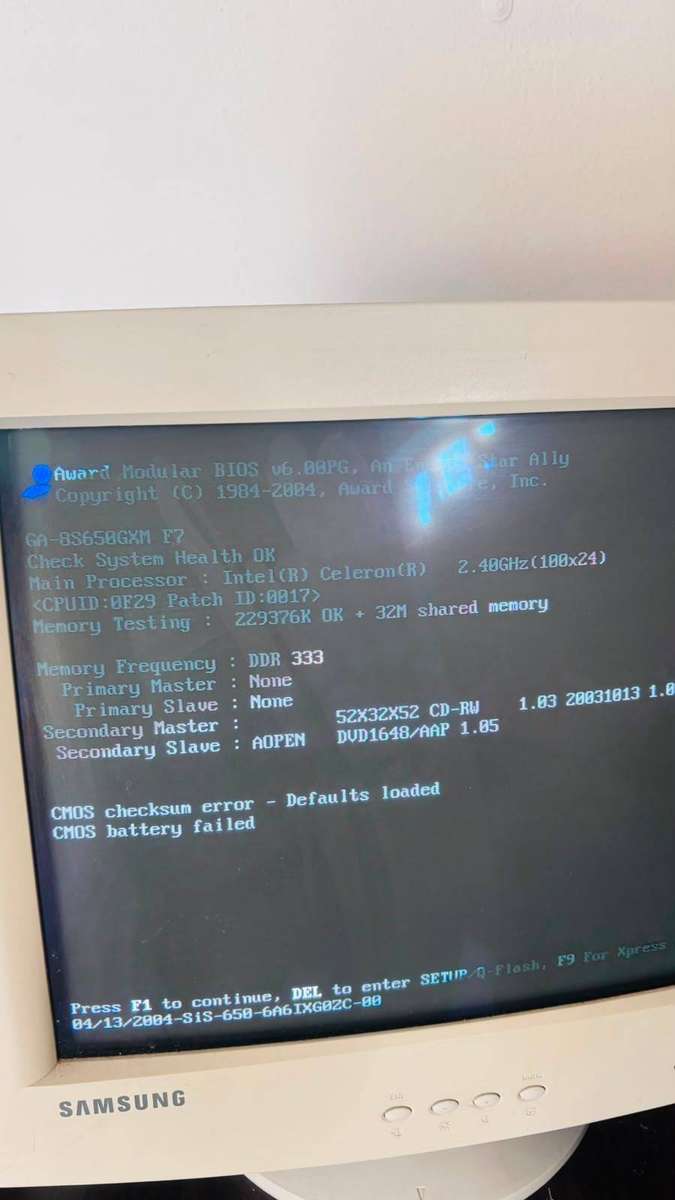 RETRO PC / Intel Celeron 2.4Ghz / 256 k DDR 333 RAM / No HDD