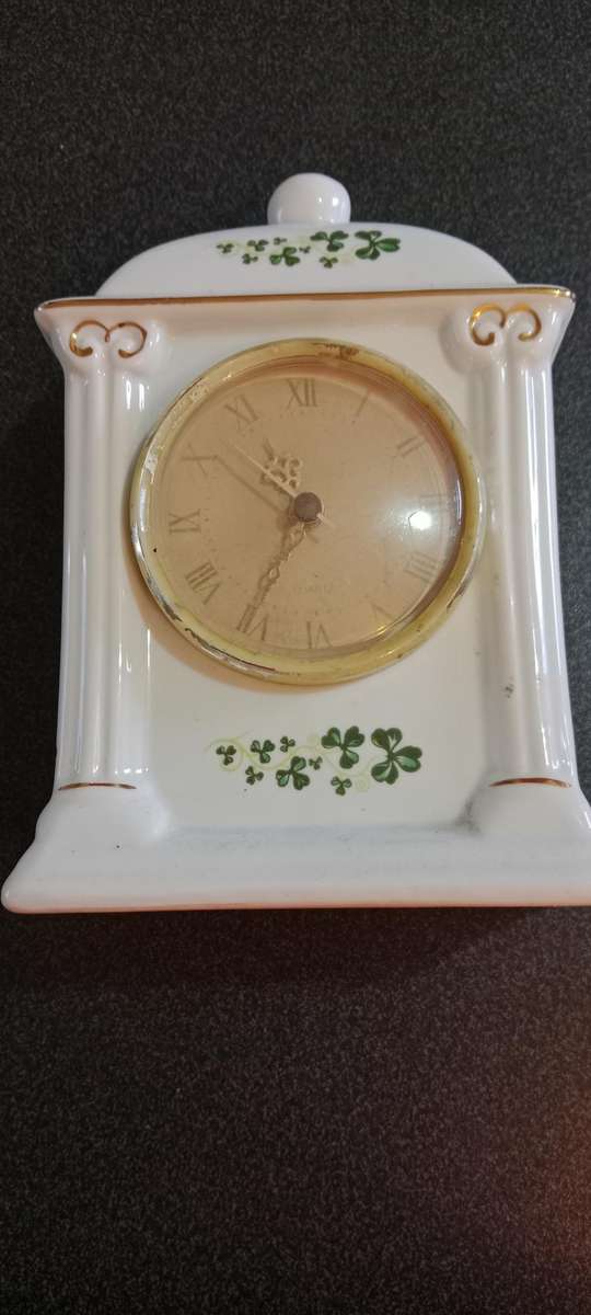 Vintage Belleek B0057 Glenveigh Mantel Shamrock Porcelain Clock Ireland Battery