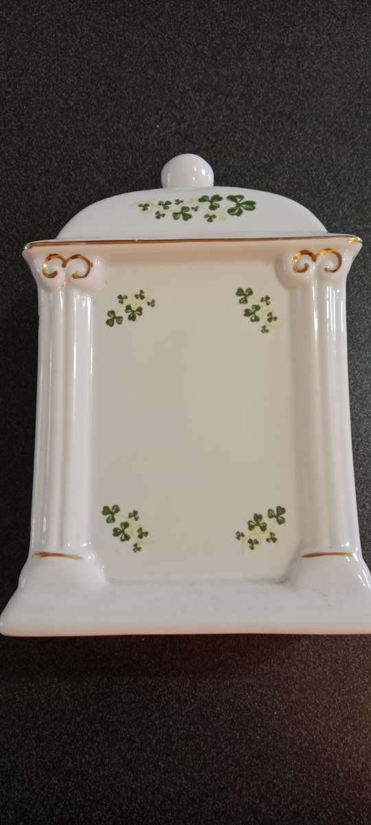 Vintage Belleek B0057 Glenveigh Mantel Shamrock Porcelain Clock Ireland Battery