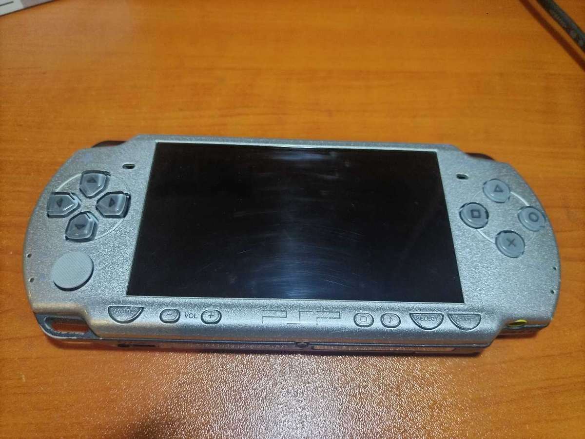 Limited edition PSP 2000 final fantasy crisis core