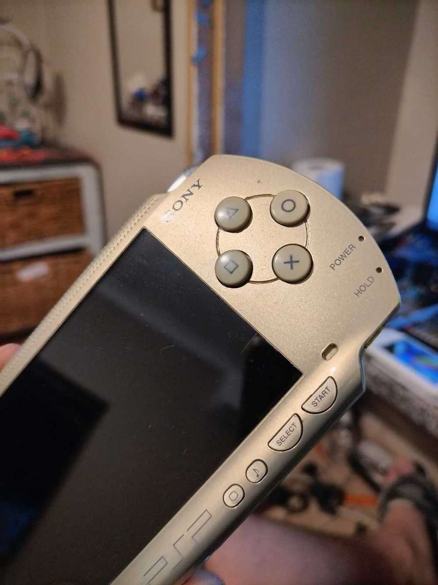 Champagne PSP 1000 console