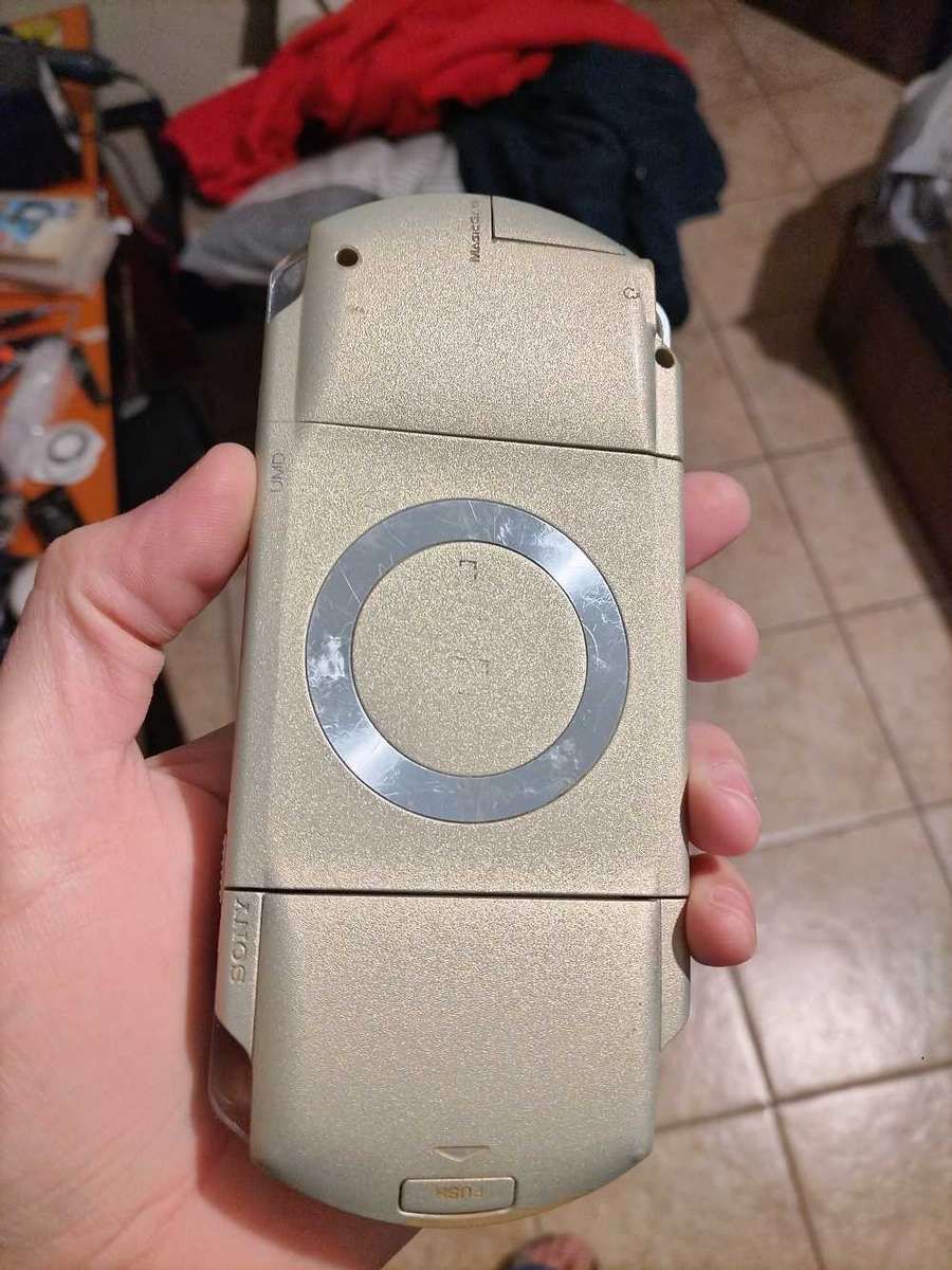 Champagne PSP 1000 console