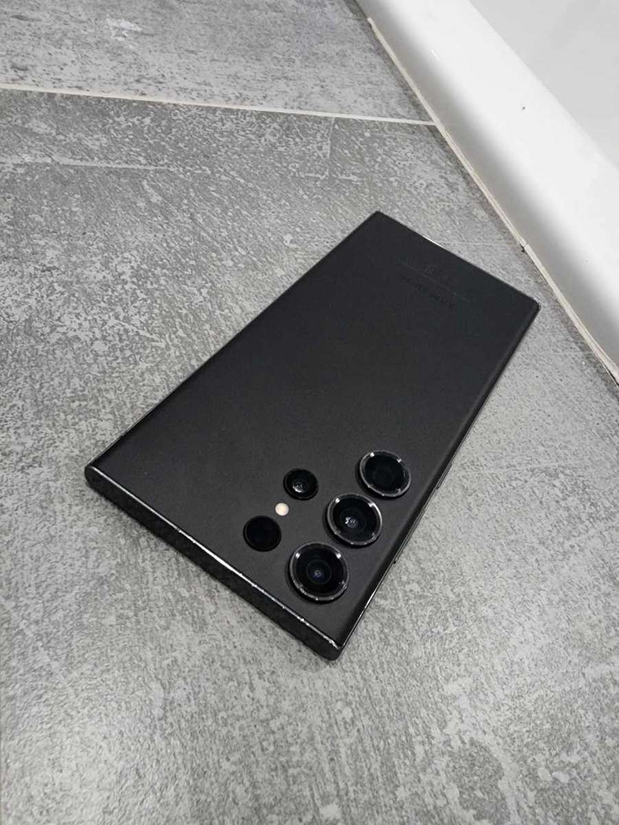 Samsung Galaxy S23 Ultra (READ AD!!)