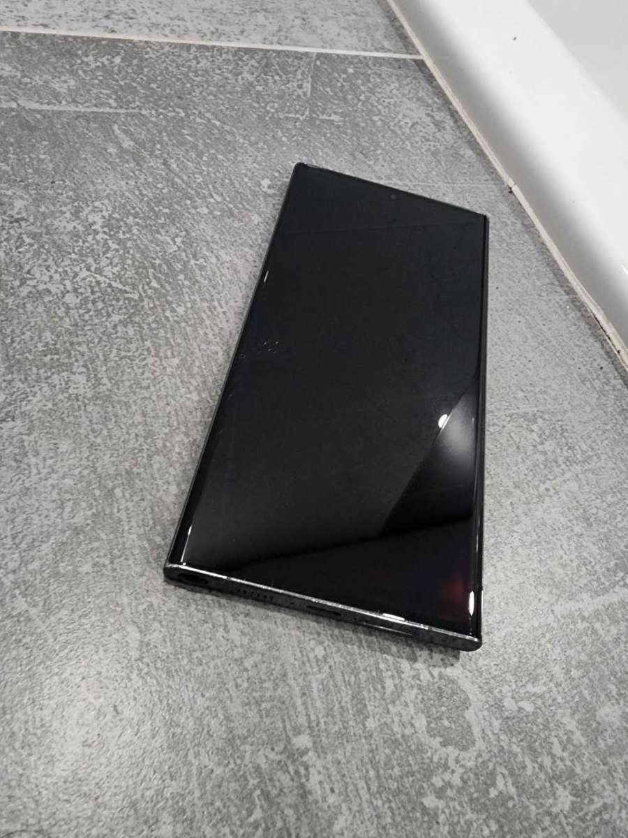 Samsung Galaxy S23 Ultra (READ AD!!)