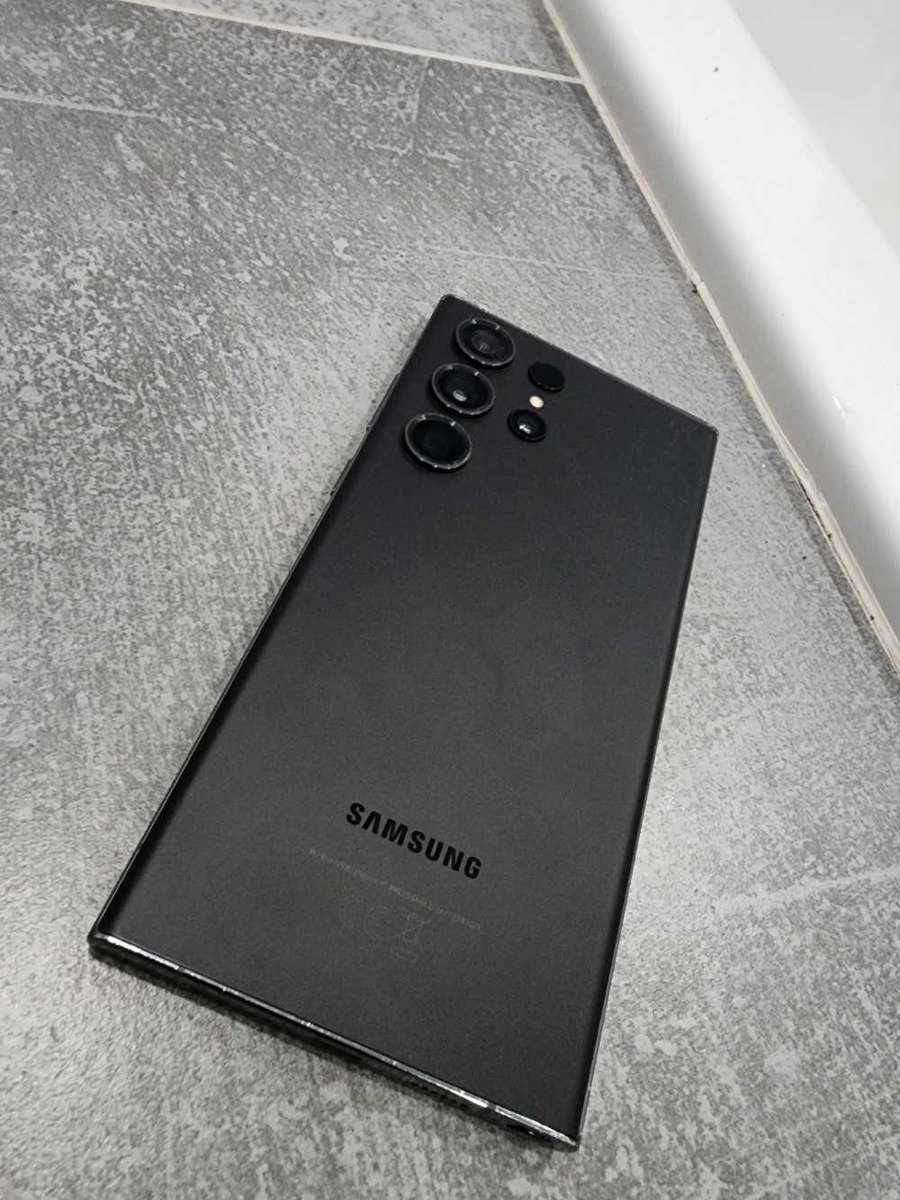 Samsung Galaxy S23 Ultra (READ AD!!)