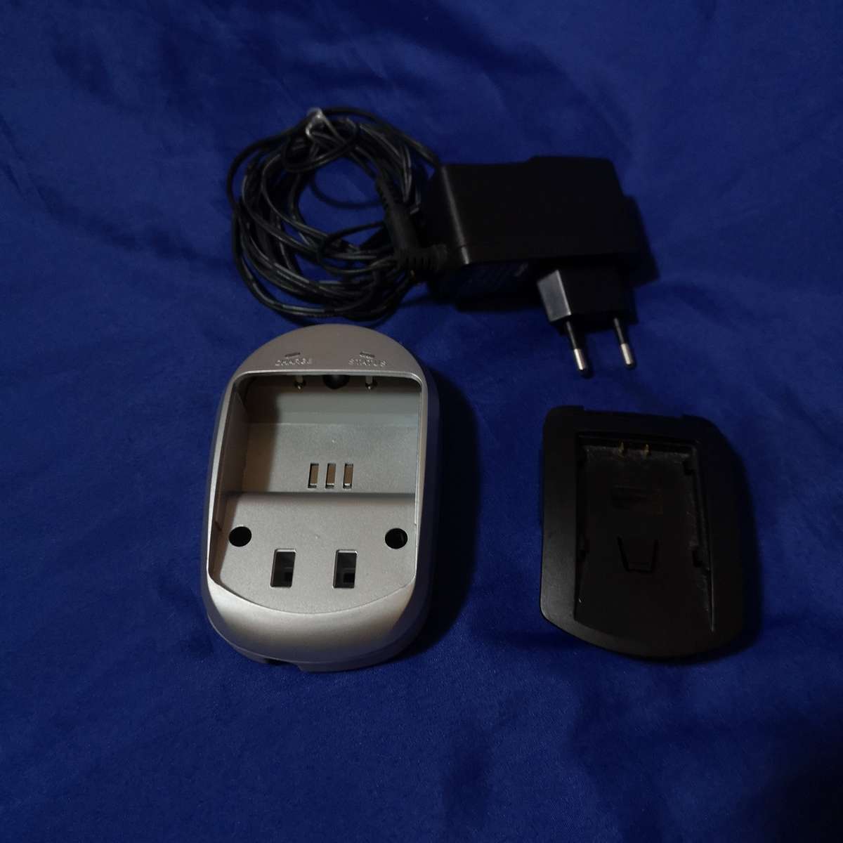 Universal Camera/ camcorder Charger with plate for Panasonic