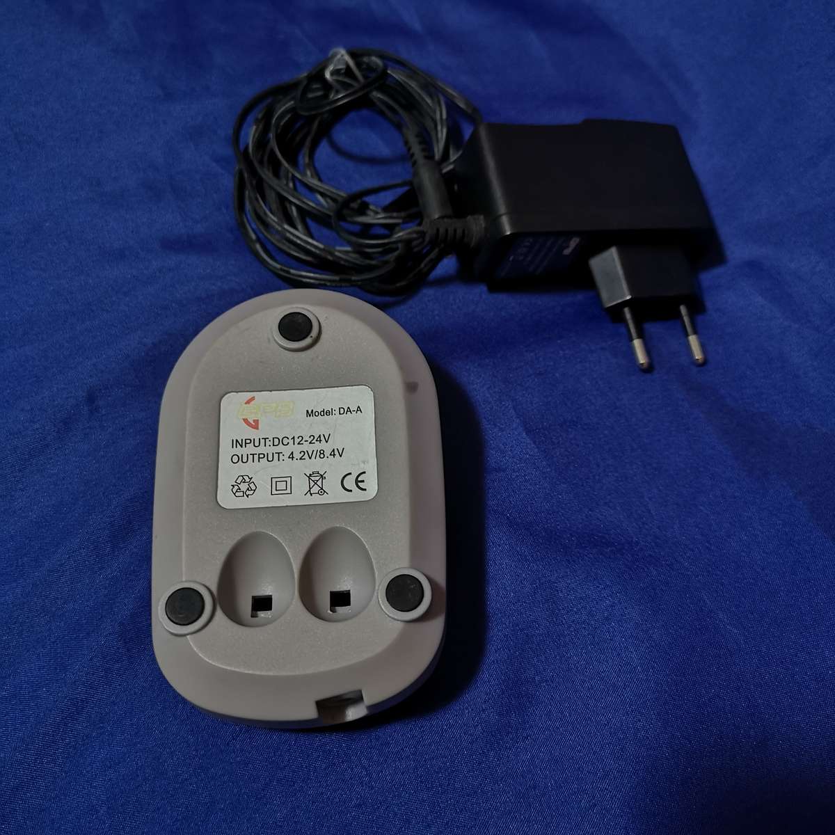 Universal Camera/ camcorder Charger with plate for Panasonic