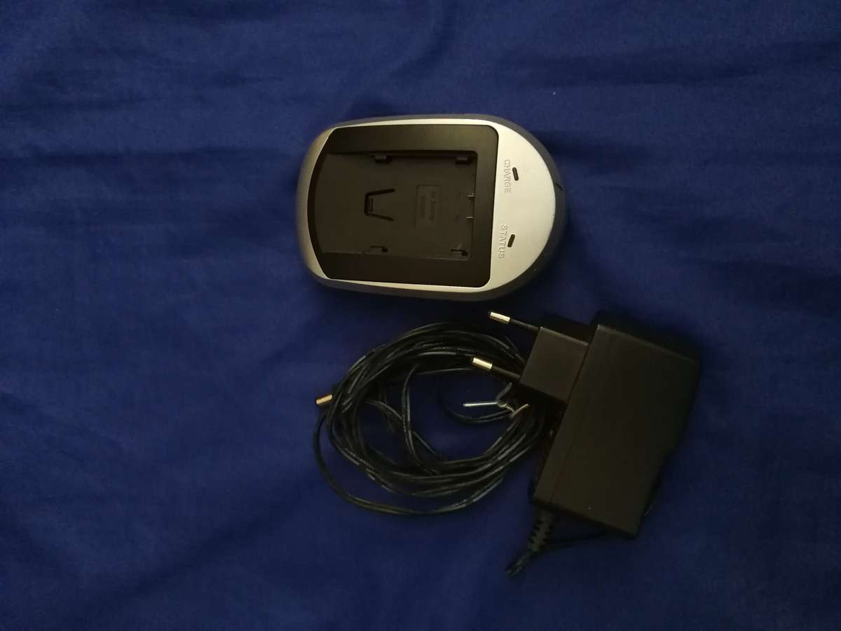 Universal Camera/ camcorder Charger with plate for Panasonic