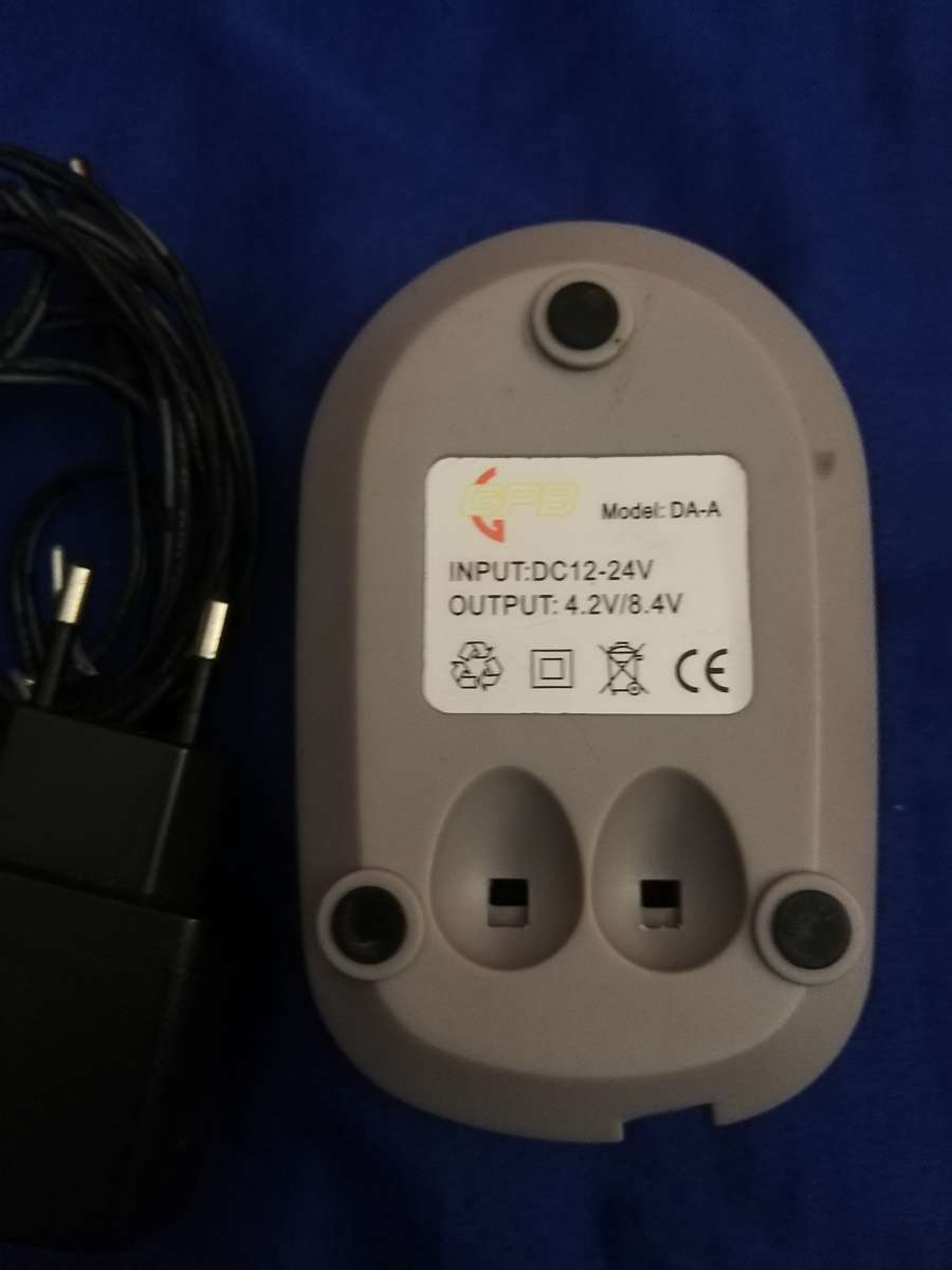 Universal Camera/ camcorder Charger with plate for Panasonic