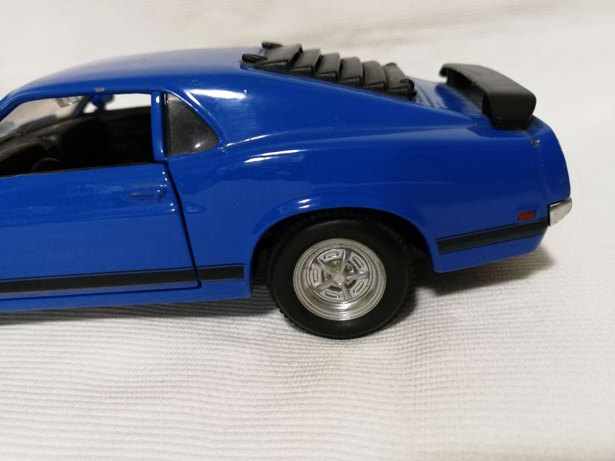 Vintage Maisto 1:24 1970 The Boss Ford Mustang 302 in Blue