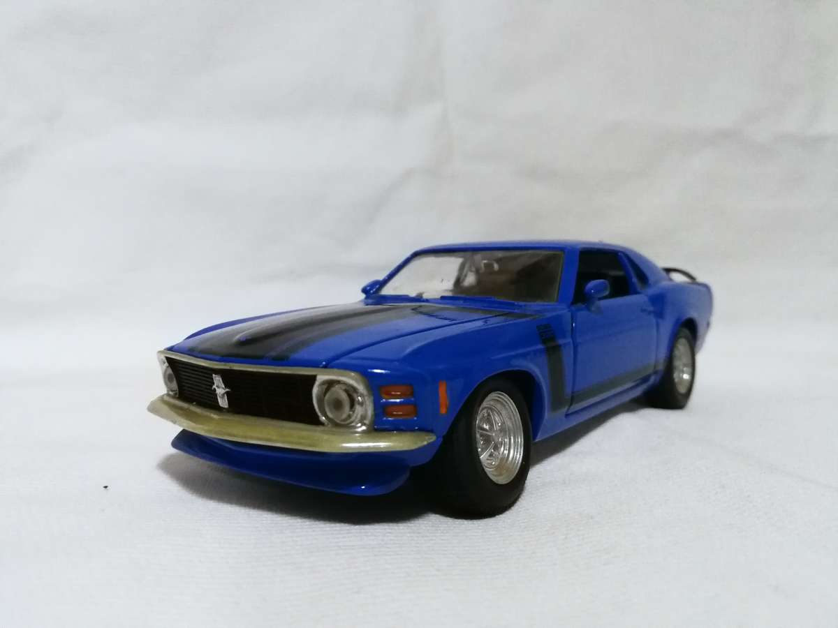 Vintage Maisto 1:24 1970 The Boss Ford Mustang 302 in Blue
