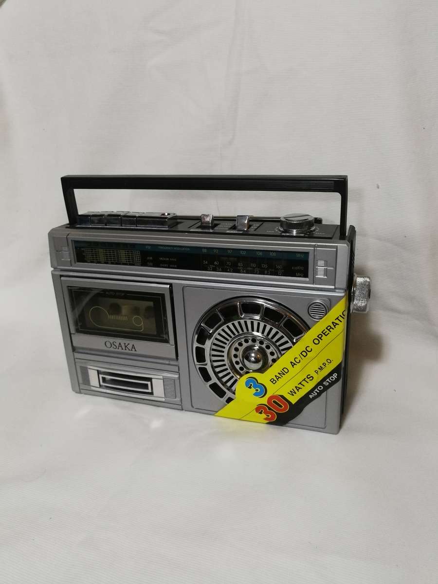 OSAKA TW 8701 Portable AM/FM Radio Cassette Recorder, Records from Built-in Mic. Vintage