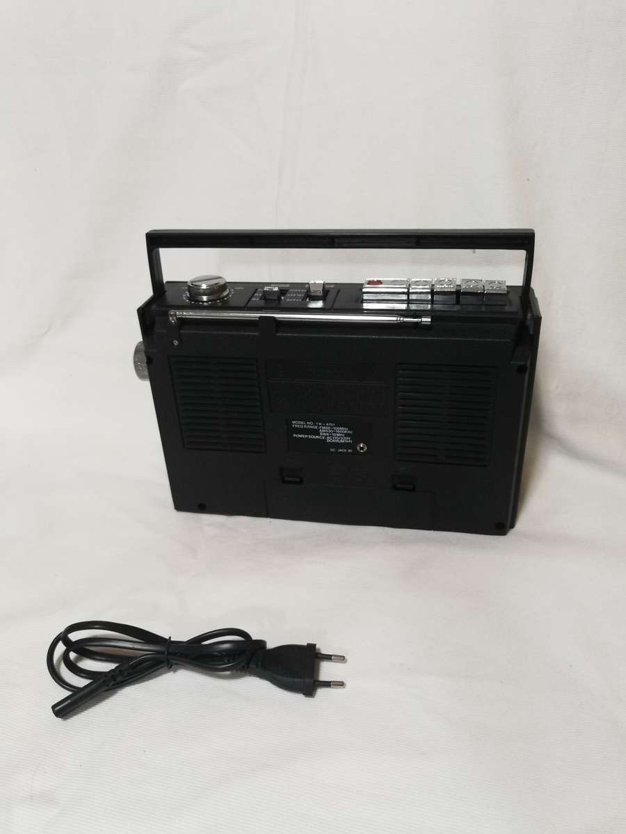 OSAKA TW 8701 Portable AM/FM Radio Cassette Recorder, Records from Built-in Mic. Vintage