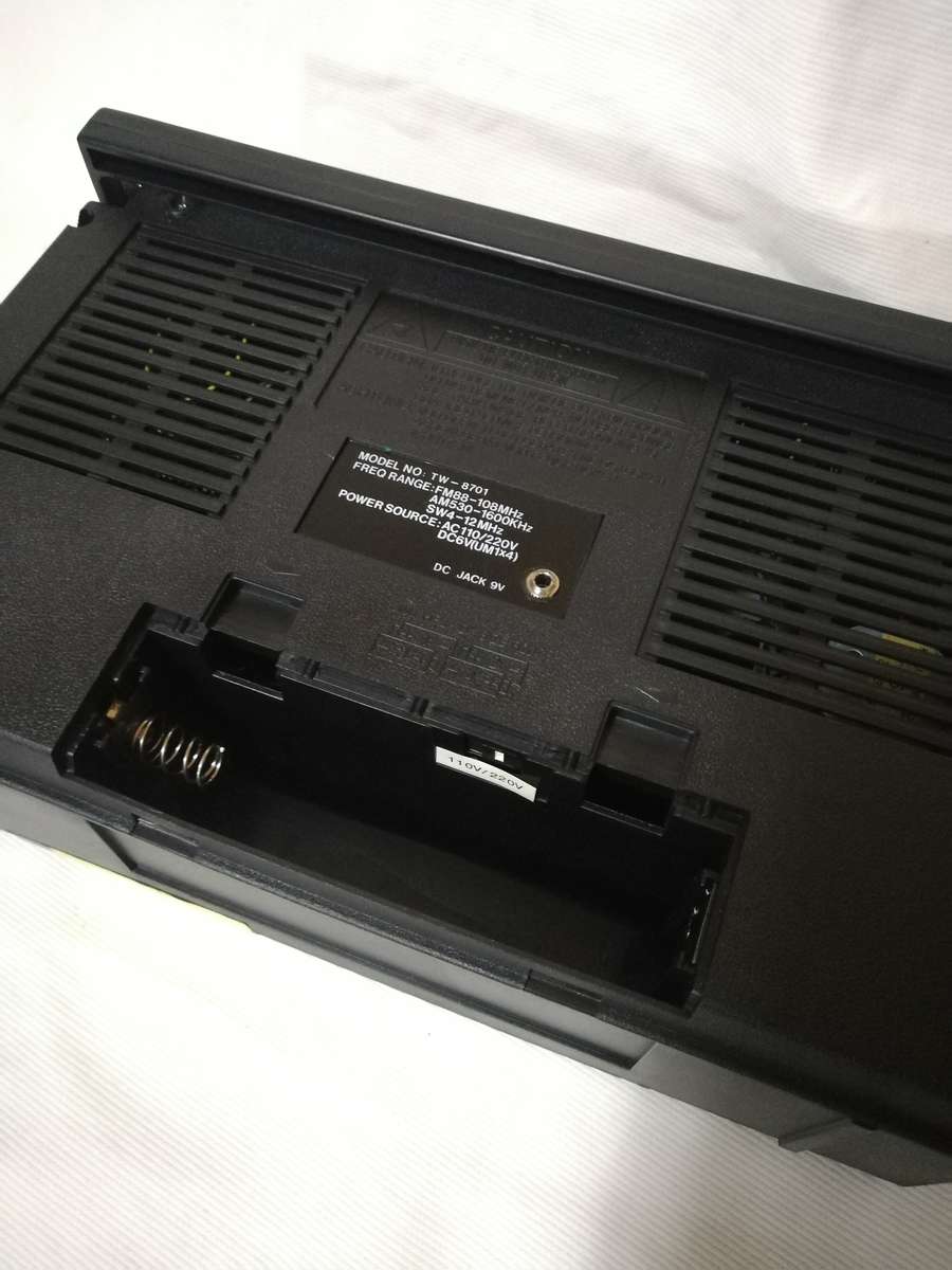 OSAKA TW 8701 Portable AM/FM Radio Cassette Recorder, Records from Built-in Mic. Vintage