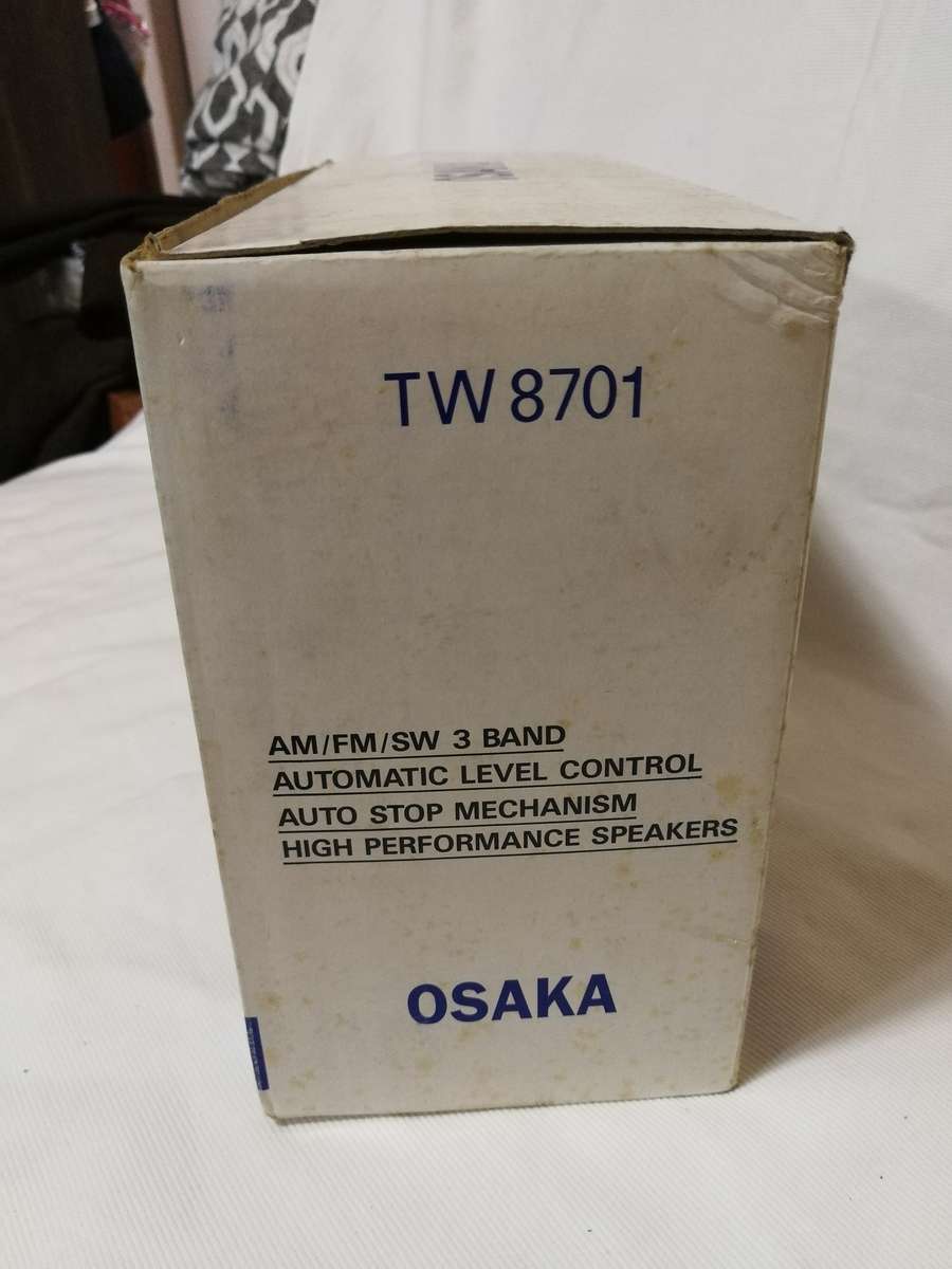 OSAKA TW 8701 Portable AM/FM Radio Cassette Recorder, Records from Built-in Mic. Vintage