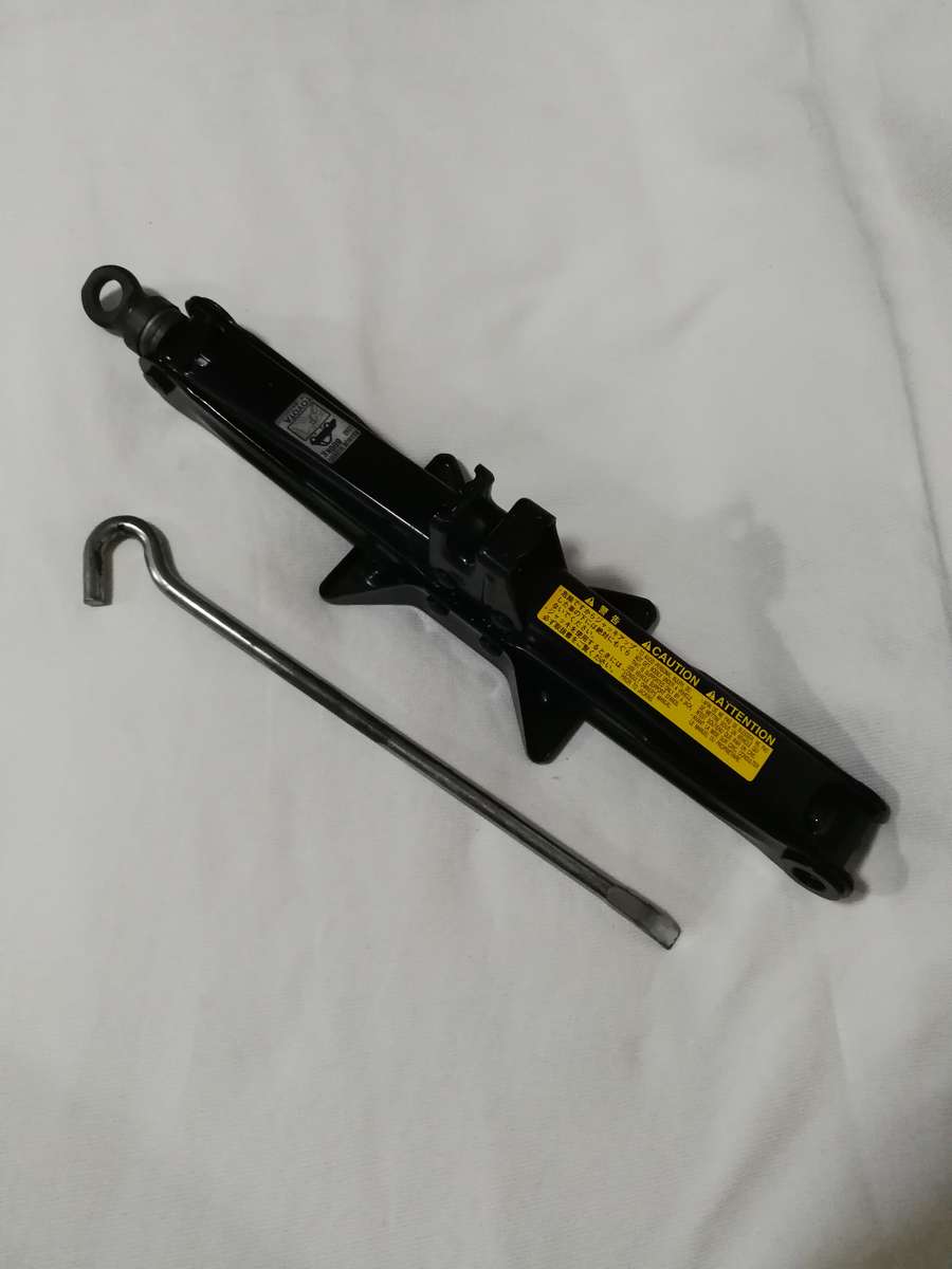 TOYOTA Original Jack with lever, Can fit Chrysler, Ford, Chev