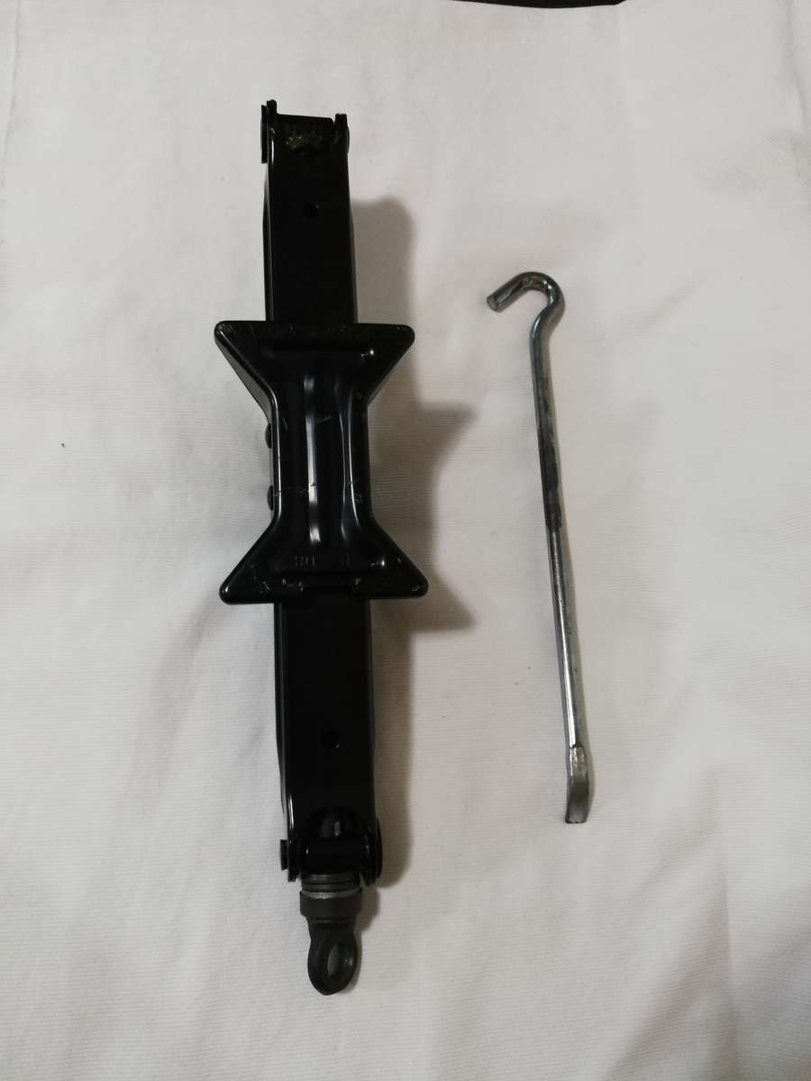 TOYOTA Original Jack with lever, Can fit Chrysler, Ford, Chev