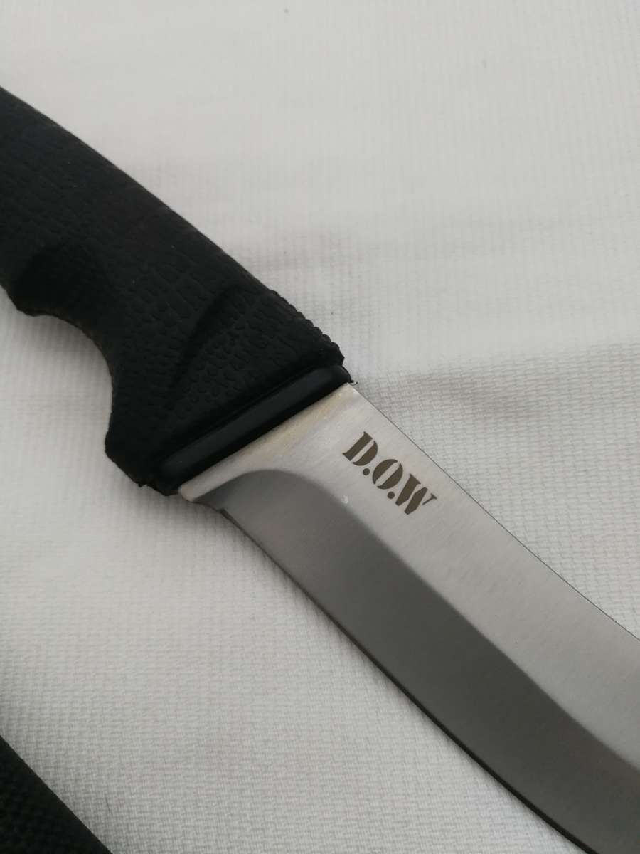 Hunting/ Survival Knife- Black non slip grip with strong sheath- D.O.W
