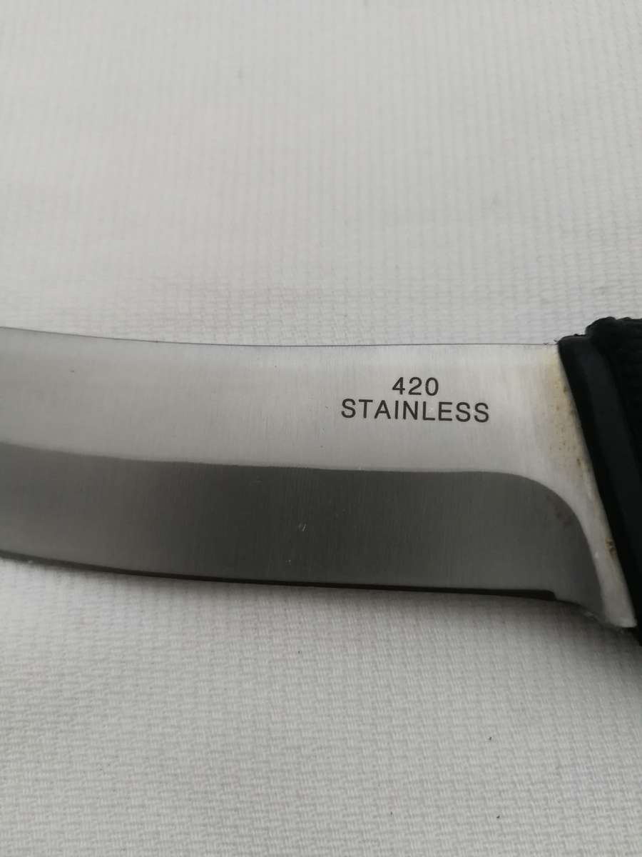 Hunting/ Survival Knife- Black non slip grip with strong sheath- D.O.W