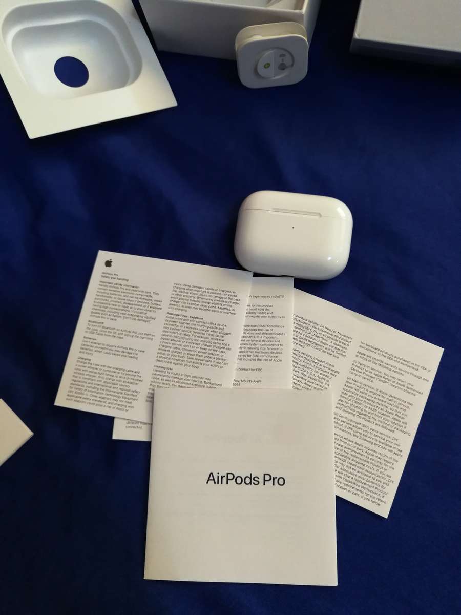 APPLE AirPods Pro 2nd Gen with MagSafe Case (USB-C)- Boxed item