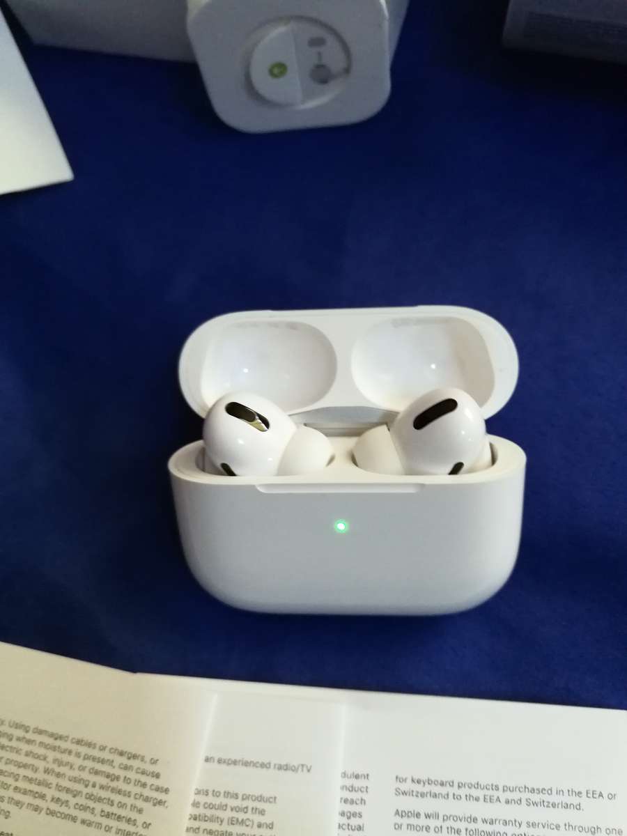 APPLE AirPods Pro 2nd Gen with MagSafe Case (USB-C)- Boxed item