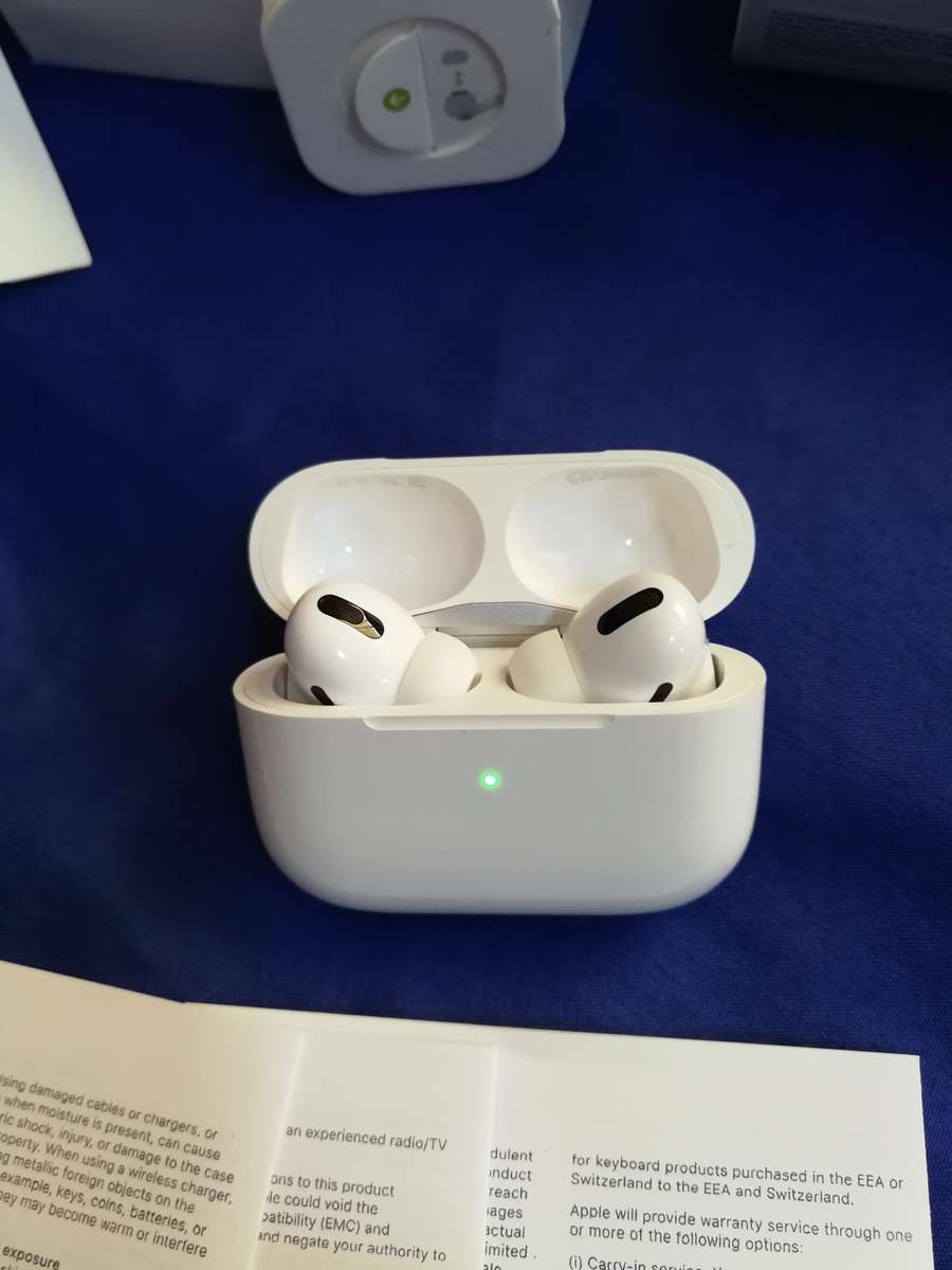 APPLE AirPods Pro 2nd Gen with MagSafe Case (USB-C)- Boxed item